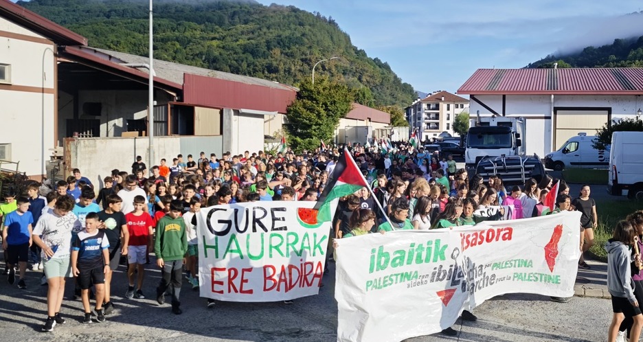 Haurrak protagonista izan dira hainbat herritan, ‘Gure haurrak ere badira’ leloarekin batera.