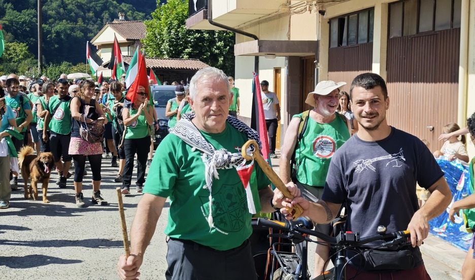Euskal Herriko herri eta hirietan dagoeneko lanean ari den kausa palestinarrari laguntzeko sare handia inplikatu eta animatzea da ibilaldiaren asmoa.