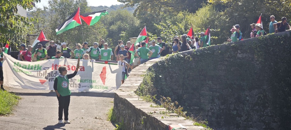 Hunkigarriak eta indartsuak izaten dira herrietako harrera guztiak. Pilak kargatzeko balio dute.