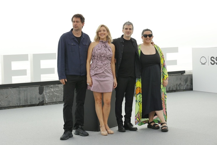 ‘27 noches’ filmeko lantaldea.