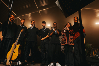Los intergrantes del grupo de música gazatí Sol Band en el concierto del jueves en Errenteria.
