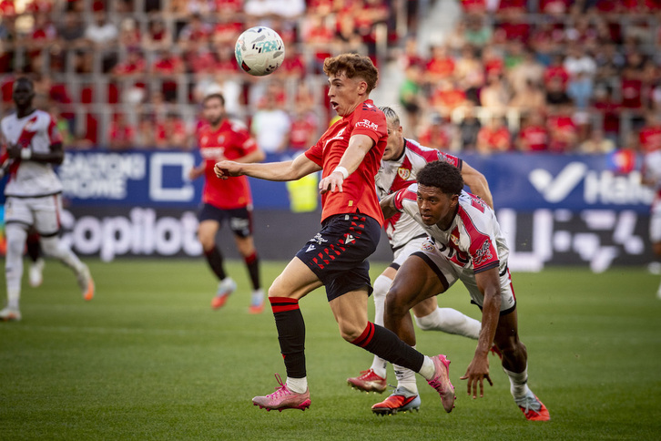 Por su velocidad y verticalidad, Víctor Muñoz parece que seguirá siendo un fijo en el once.