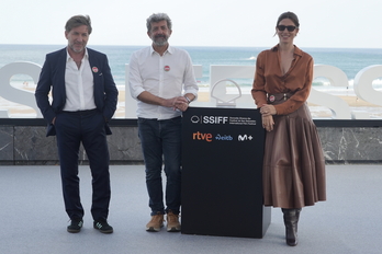 Comenzando por la izquierda, Antonio de la Torre, Alberto Rodríguez y Bárbara Lennie.