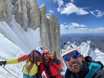 Yerupaja mendiaren bide berrian, luze zail bat gainditzen.