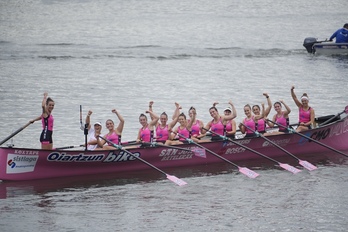 Las remeras de San Juan celebran su ascenso a la Liga Euskotren.