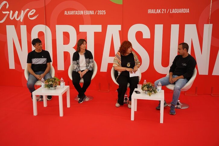 Coloquio que ha tenido lugar en el Alkartasun Eguna, en Guardia..