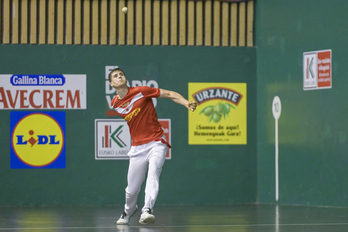 Iztueta, Adarragan protagonista, artxiboko irudi batean. 