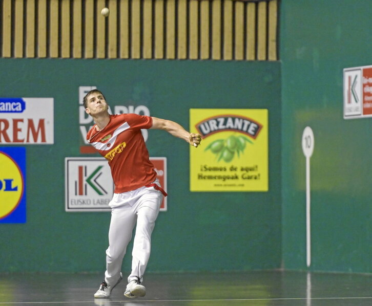 Martxel Iztueta, Adarragan protagonista, artxiboko irudi batean.