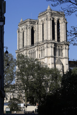 Notre Dameko dorreak.