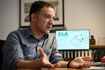 Mitxel Lakuntza artxiboko argazki batean. 