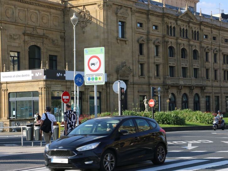 IGEaren seinalea Erregina Erregentearen kalean.