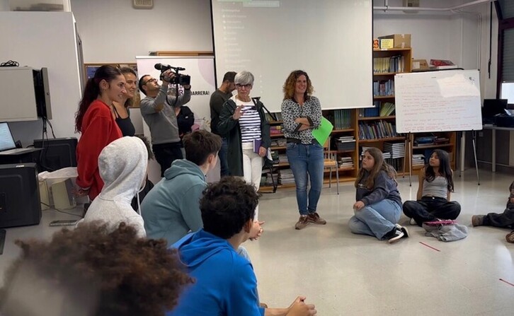 Miren Elgarresta, lehiaketaren aurkezpena egiten.