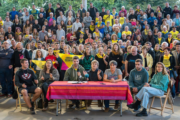 La plataforma de apoyo a los encausados de Aroztegia ha comparecido en Elizondo.