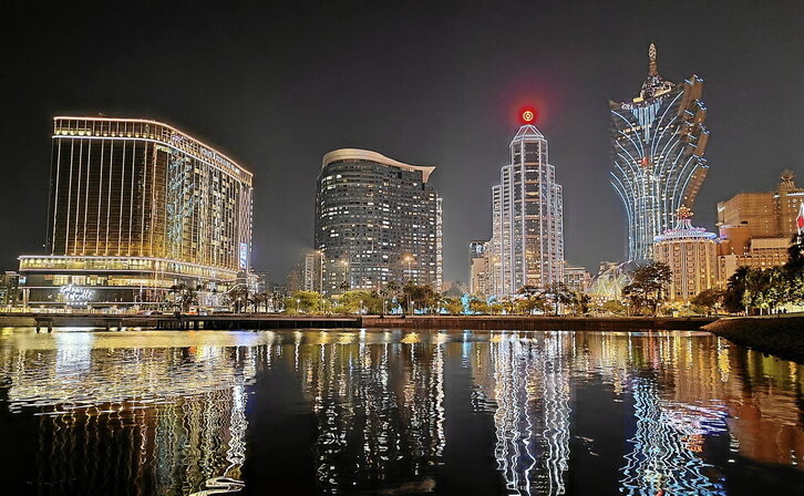 Macaoko skyline-aren ikuspegia, Nam Van lakutik. (Josep SOLANO)