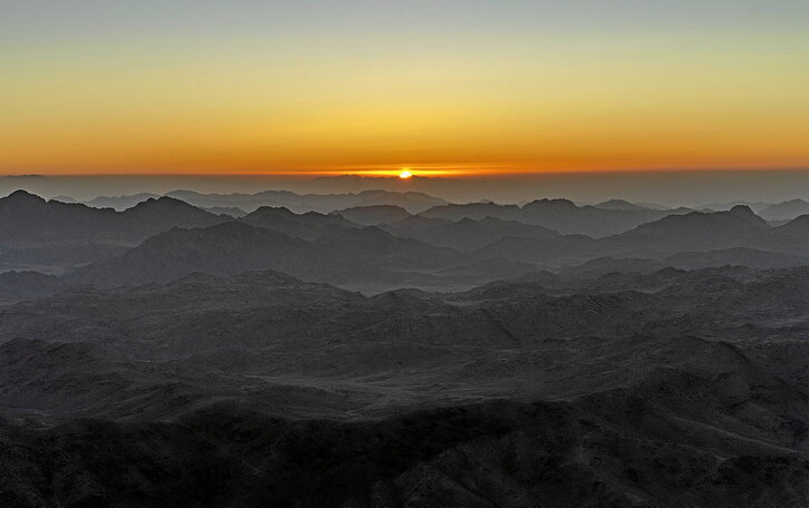 Egunsentia Sinai mendian. (Miguel Fernandez Ibañez)