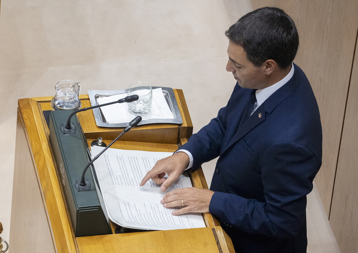 El lehendakari llevaba la supuesta reducción de la interinidad al 11% escrita en su discurso.