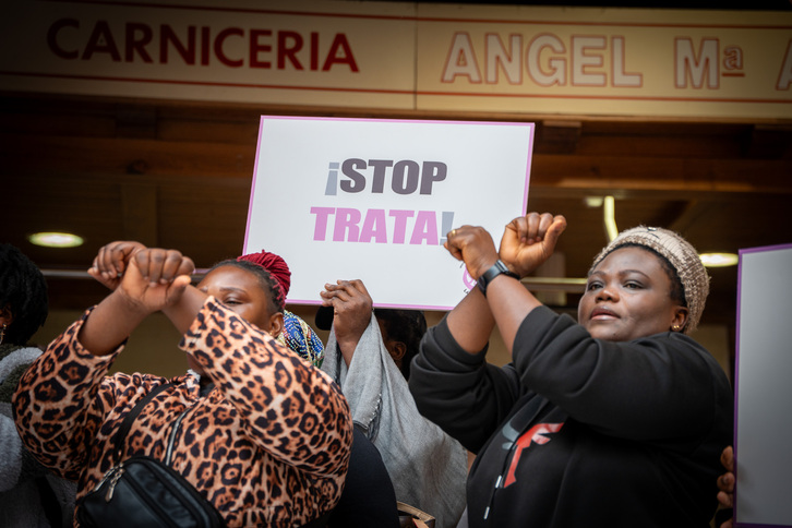 Blessing Kalu eta Joy Ogbeide  Stop Trata abestiaren abeslariak.