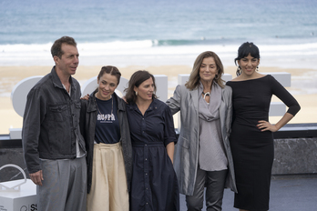 ‘Las corrientes’-eko lantaldearen zati bat, Milagros Mumenthaler erdian dela.