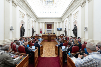 Imagen de la primera jornada del pleno en las JJGG de Araba el lunes.