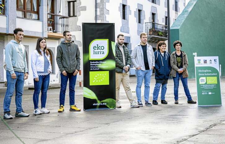 Udal eta eragileetako ordezkariak, atzoko agerraldian.