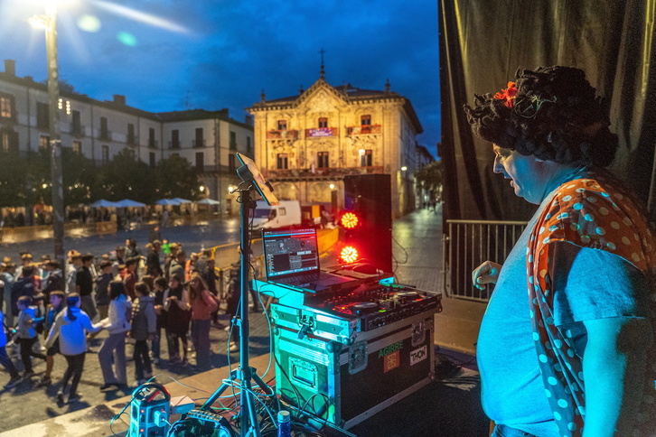 DJ Bull Oñatiko jaietan, aurreko urte batean. Aurten ez da bertan izango, bai ordea bere herrian, Iruran, txupinazoa botatzen.