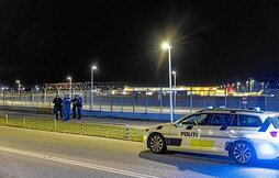 Policíás daneses, en las inmediaciones del aeropuerto danés de Kastrup el lunes por la noche.