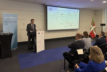El consejero Torres, durante su intervención en el Parque Tecnológico de Araba.