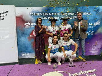 Zabaleta-Capellan, zutik txapelekin, azpian Aldai eta Mendizabal dituztela.