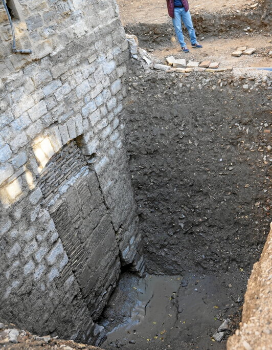 Imagen de la localizada “puerta de los Canónigos”.