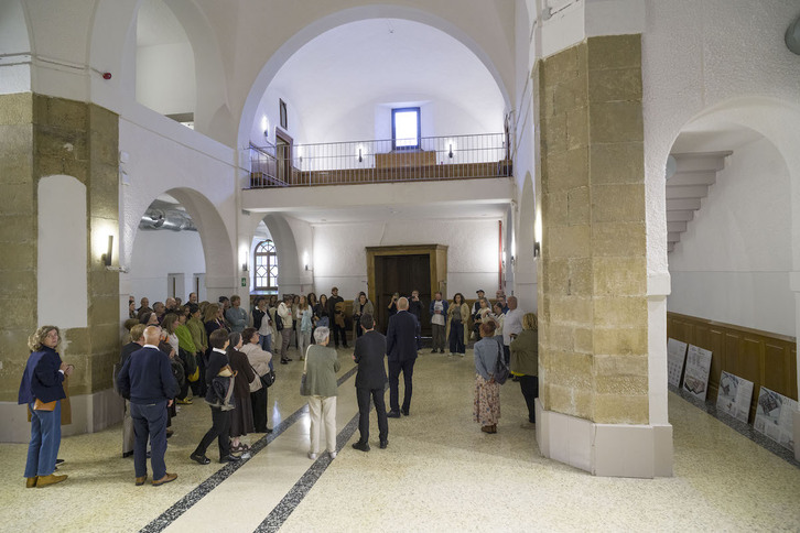 Komentuak ateak zabaldu ditu.