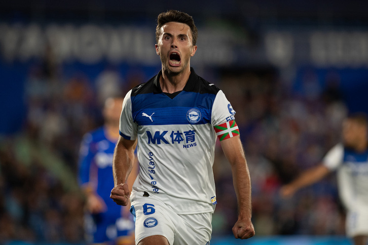 Guevara celebra con efusividad su gol, que ha permitido rascar un empate en el Coliseum.