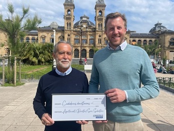 Jorge Mota, junto al portavoz municipal, Borja Corominas, en la campaña electoral del PP de 2023.