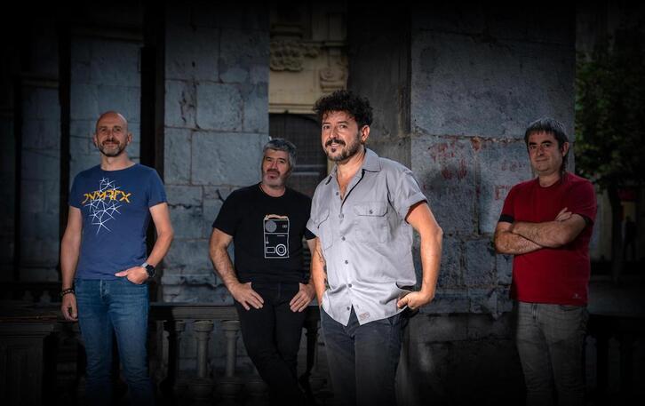 Etzakit taldeko lau kideak.