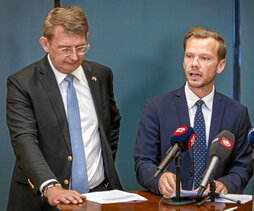 Los ministros Hummelgaard y Poulsen.