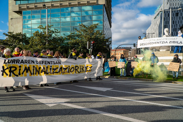 Aroztegiko auziaren kontra Iruñean otsailean egin zen manifestazioa.