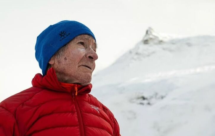 Carlos Soria madrildarrak Manaslu gaur igo du 86 urterekin.