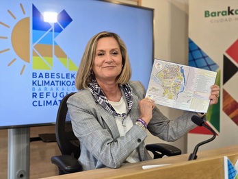 La alcaldesa de Barakaldo, María del Campo, durante una presentación en julio.