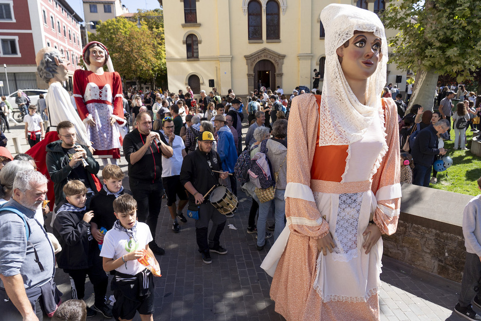 Los gigantes txikis de Alde Zaharra de Iruñea han amenizado el txupinazo.