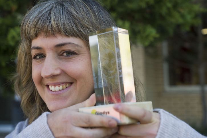 Usue Mori, Gladys Sariarekin.