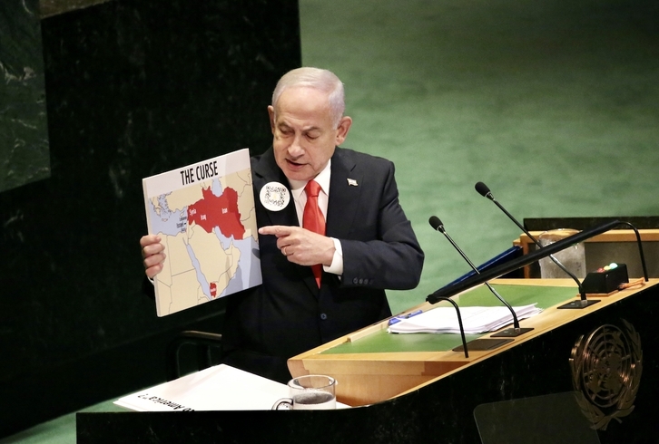 Benjamin Netanyahu muestra un mapa con los países que sitúa en el «eje de Irán».