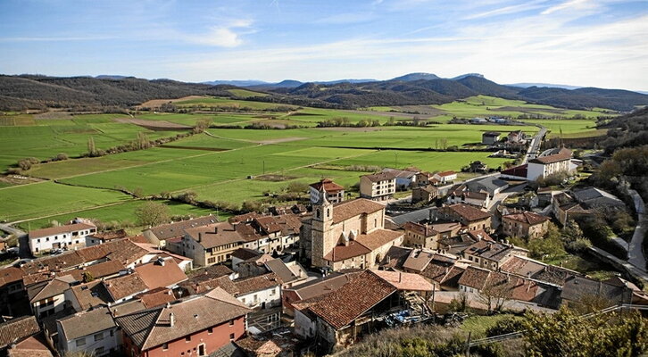 Vista de Bernedo, localidad en la que se ubica el campamento.