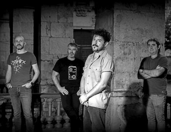 Etzakit taldeko lau kideak.