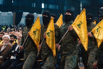 Combatientes de Hizbulah desfilan durante el pasado 19 de septiembre en el primer gran acto público desde el final de la guerra provocada por Israel.