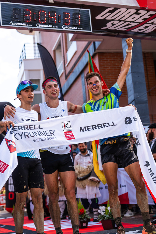 Gizonezkoen podiuma, Zeanuriko helmugan.