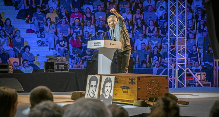 Arkaitz Rodriguezek egin zuen Sorturen izenean irakurketa nagusia.