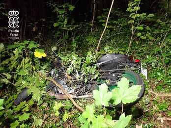 Estado en el que ha quedado la motocicleta tras el accidente mortal registrado en Berroeta.