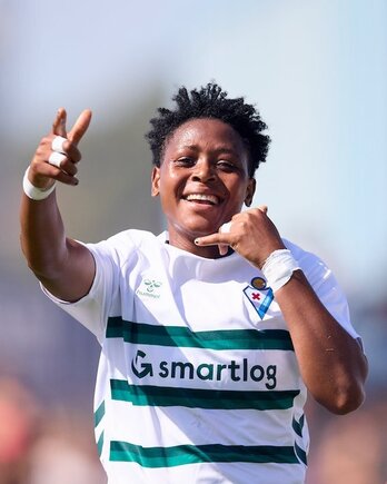 Opah Clement celebra su primer gol con el Eibar, que ha dado los tres puntos a las armeras.
