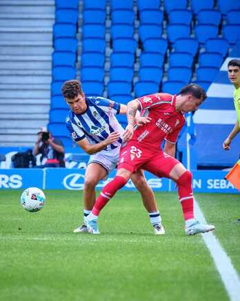 Partidazo de Unax Agote en el lateral izquierdo.