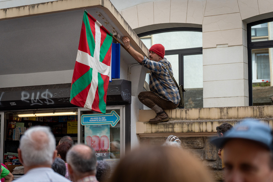 Txikik ikurrina jarri duen unea. Txikik ikurrina jarri duen unea.