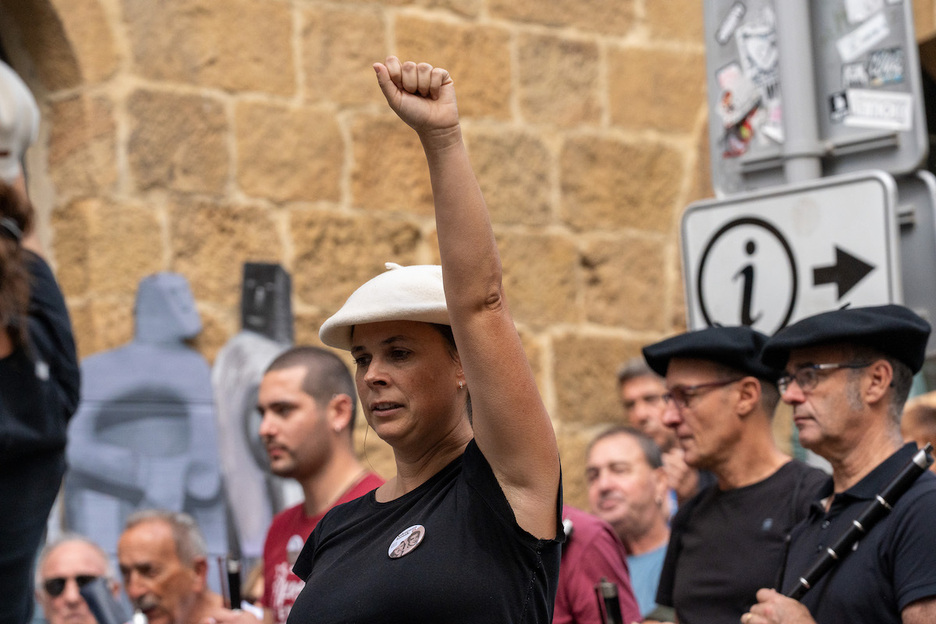 Dantzariek ere parte hartu dute ikuskizunean. Dantzariek ere parte hartu dute ikuskizunean.